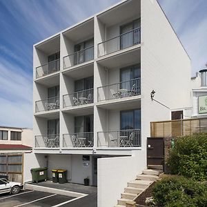 Studio Apartment stairs only access
